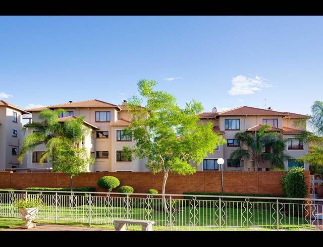 2 BEDROOM APARTMENT RENTED IN SUNNINGHILL